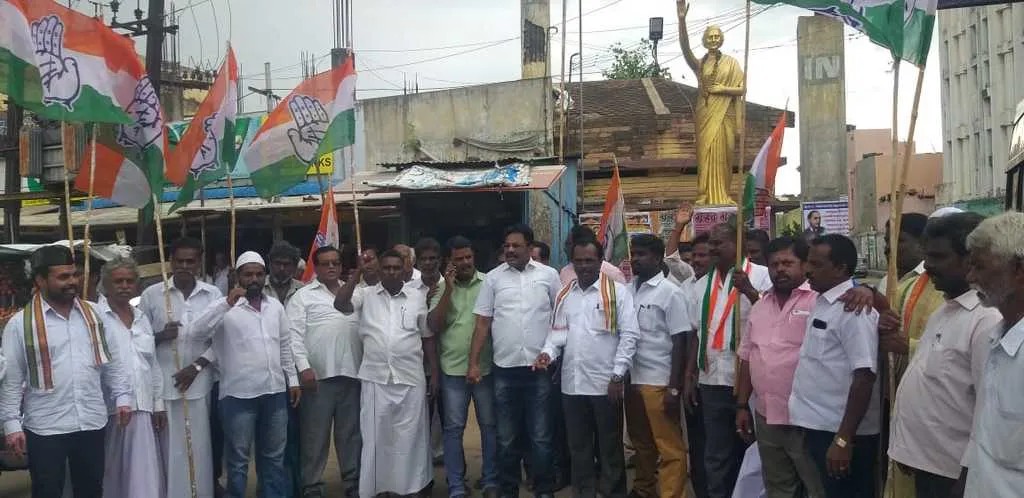 Congress protest in the rain condemning arrest Chidambaram
